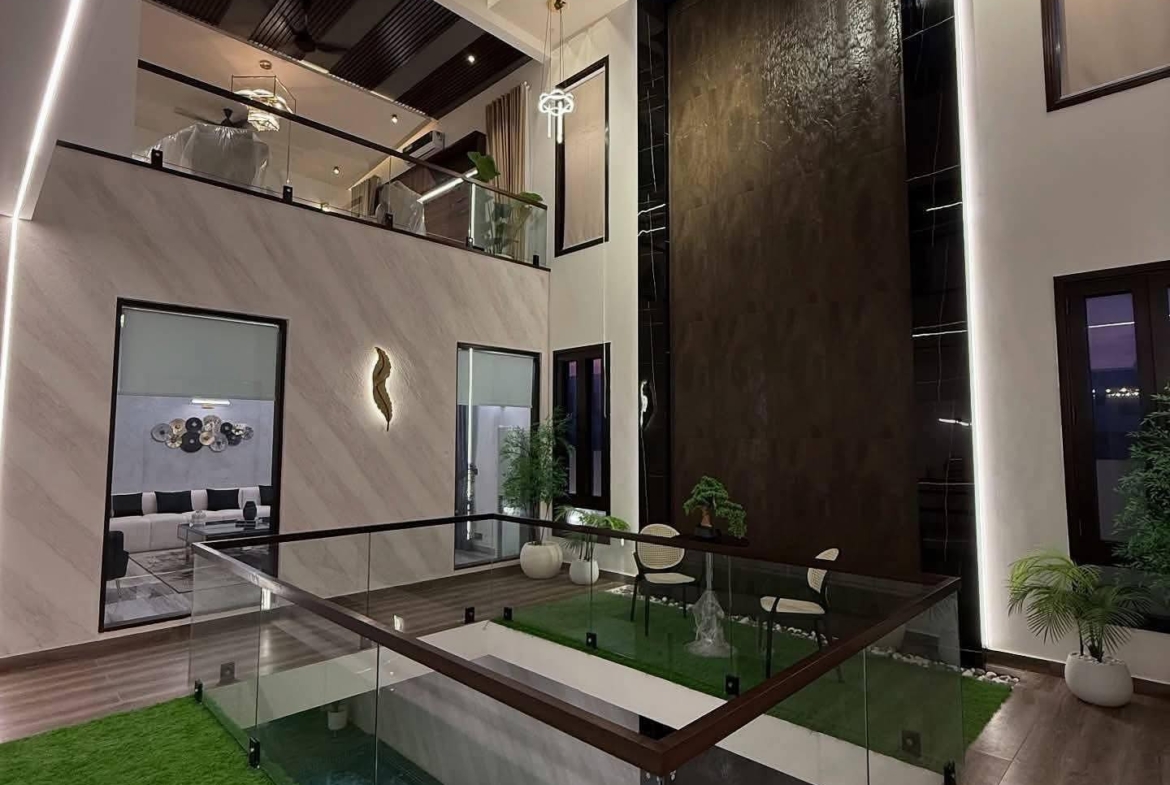 666 yards house for sale in Phase 8 DHA Karachi