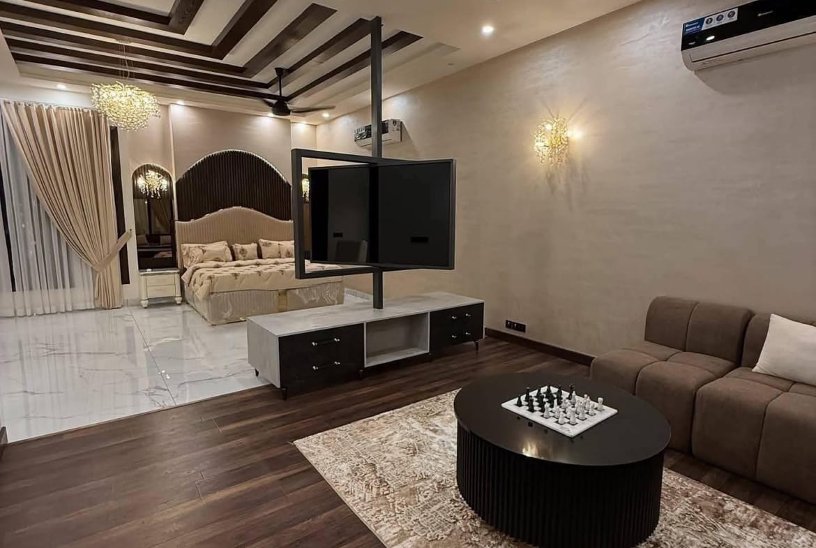 666 yards house for sale in Phase 8 DHA Karachi