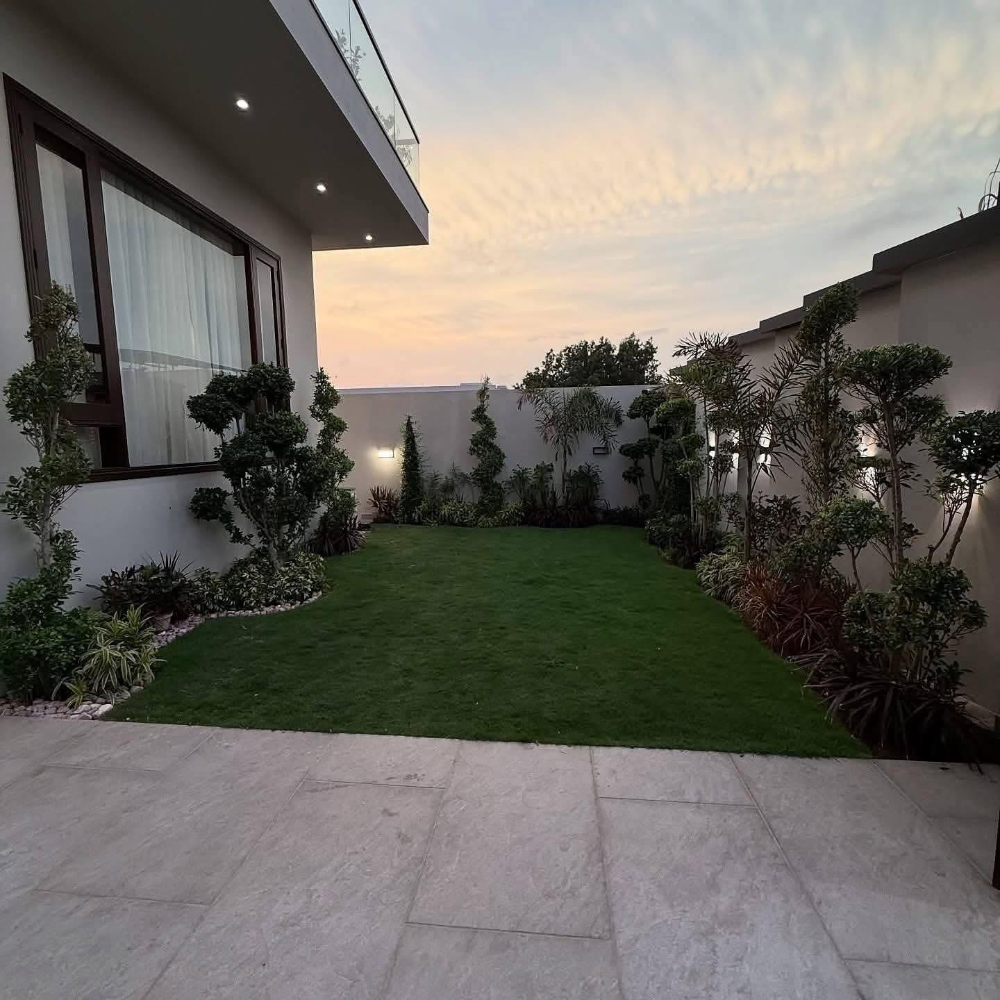 666 yards house for sale in Phase 8 DHA Karachi