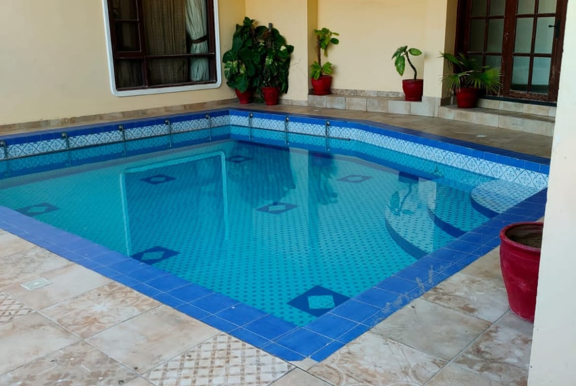 1000 Yards house for sale in phase 8 DHA Karachi