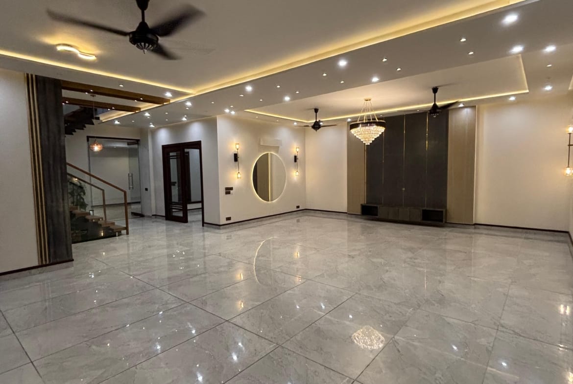 500 Yards House for Sale in Phase 8