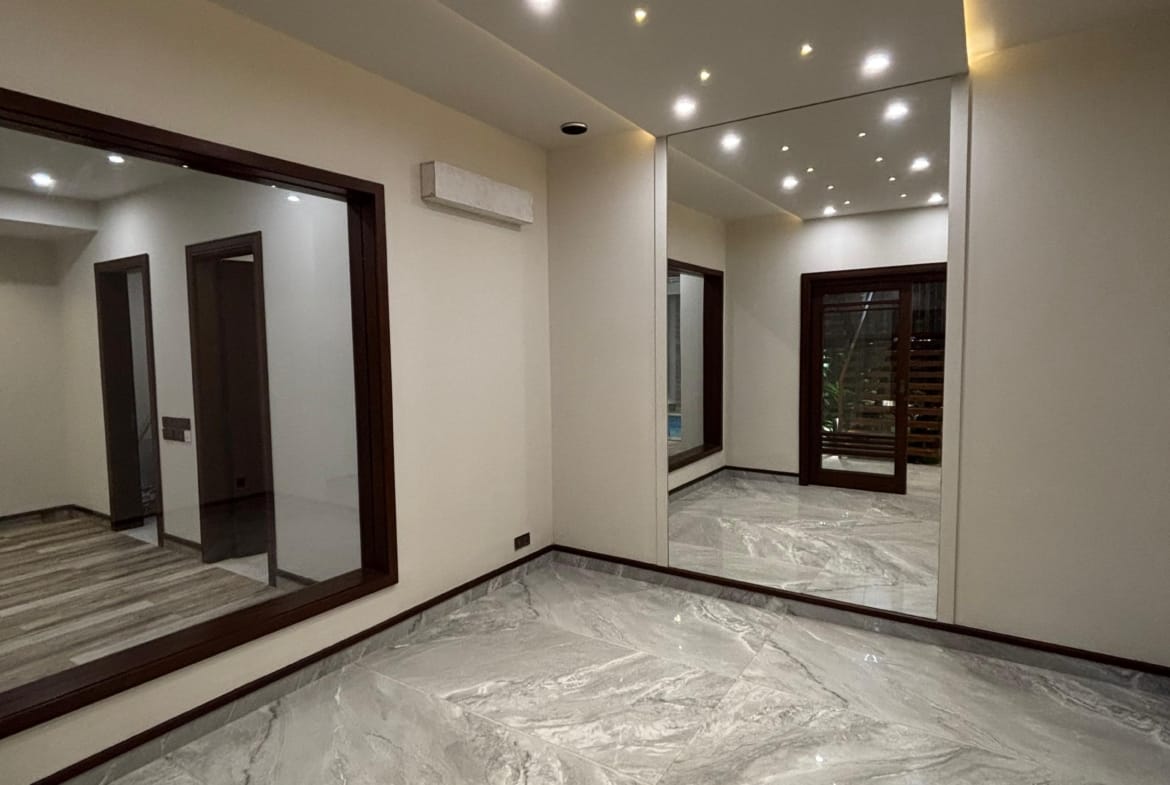 500 Yards House for Sale in Phase 8