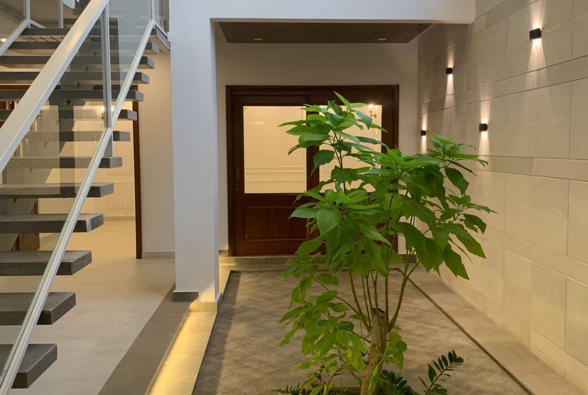 500 yards house for sale in Phase 8 DHA Karachi