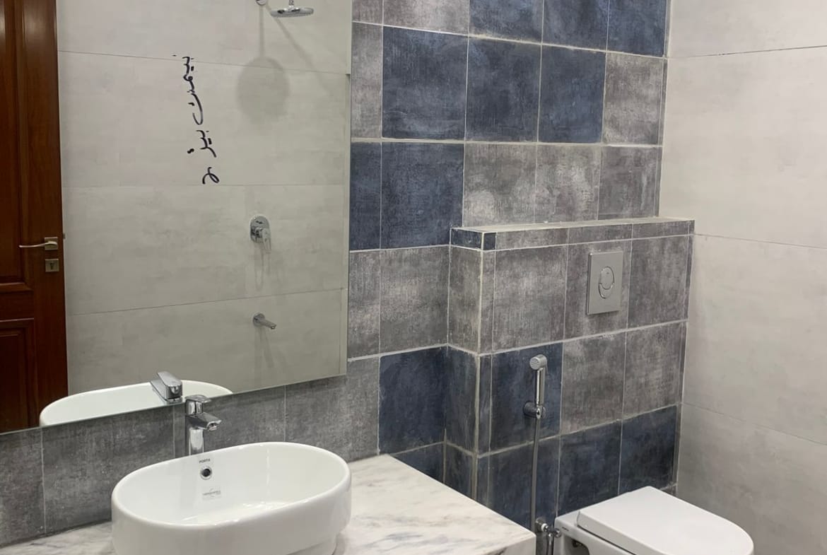 500 yards house for sale in Phase 8 DHA Karachi