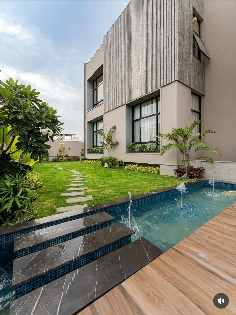 1000 Yards House for Sale in Phase 8 DHA Karachi