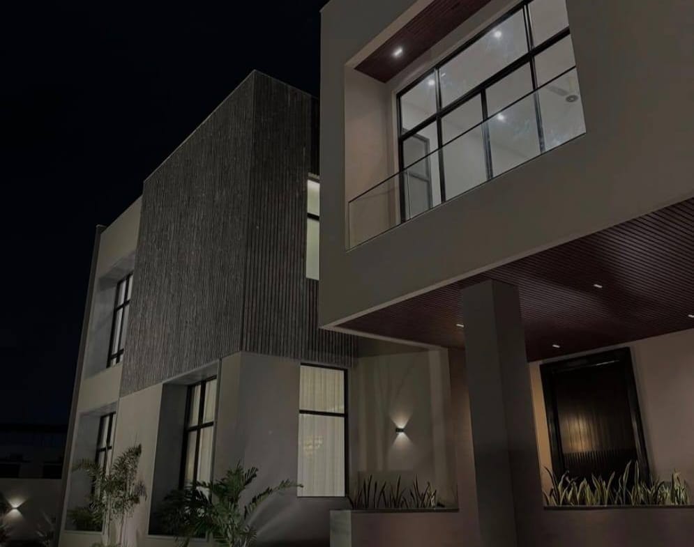 1000 Yards House for Sale in Phase 8 DHA Karachi