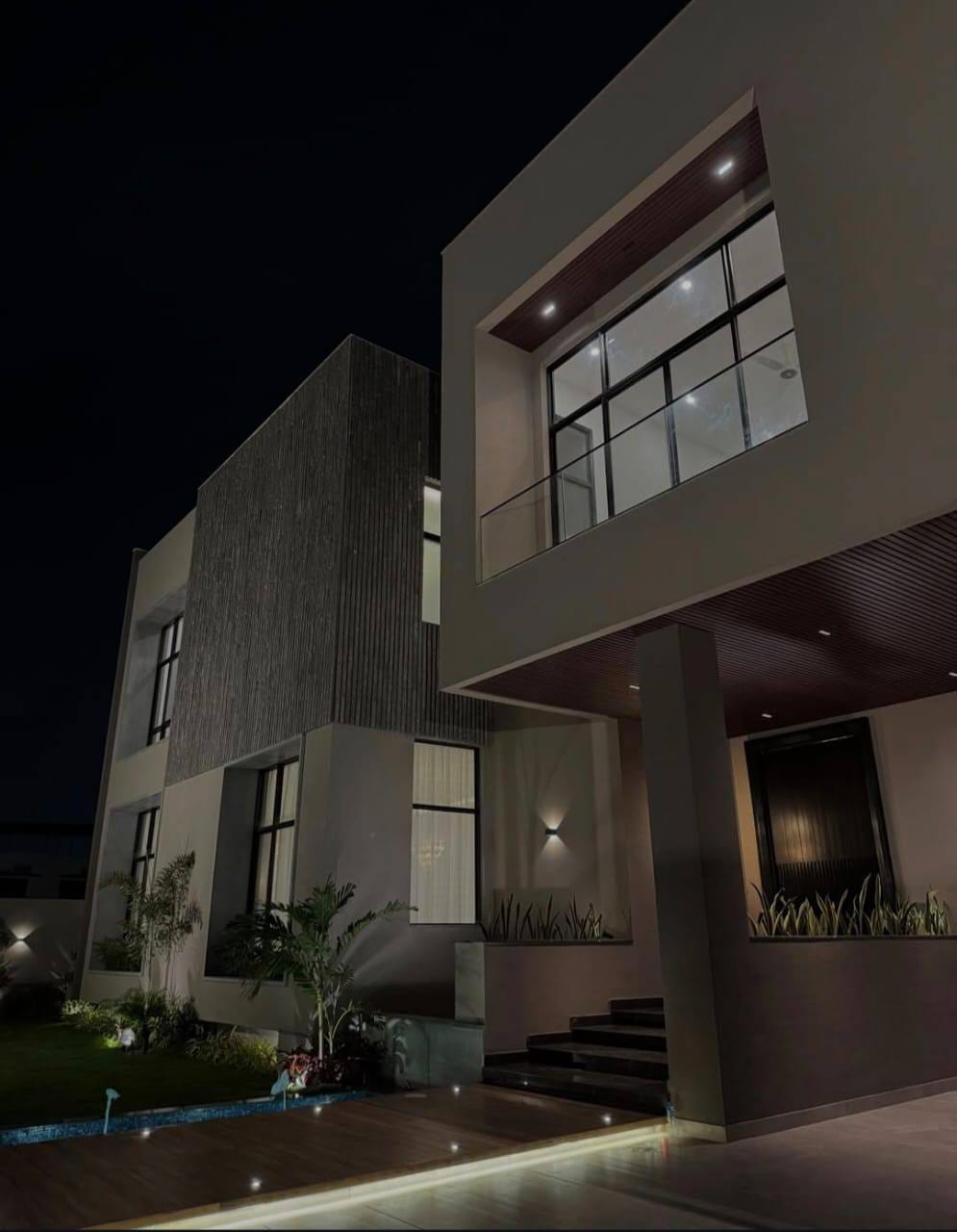 1000 Yards House for Sale in Phase 8 DHA Karachi