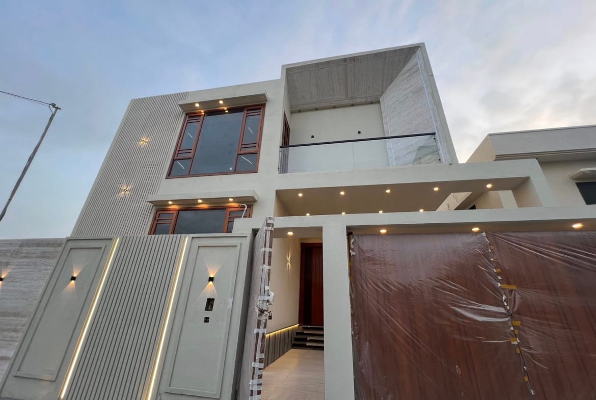 300 yards bungalow for sale