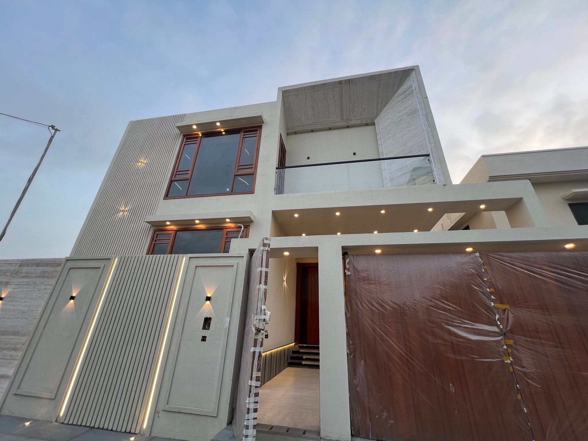 300 yards bungalow for sale