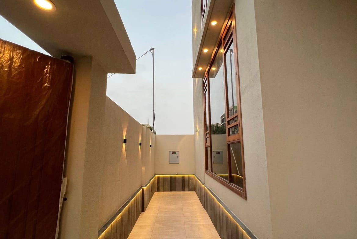 300 yards bungalow for sale