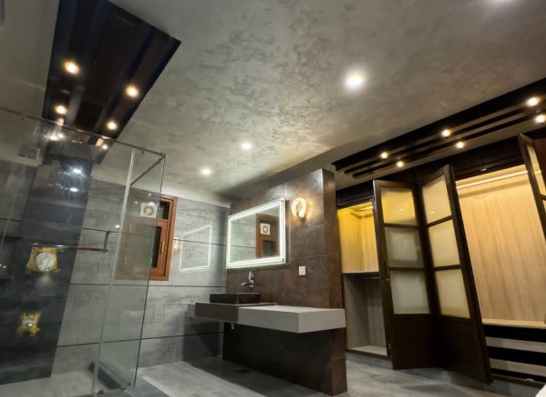 600 Yards house for sale in Phase 6 DHA Karachi