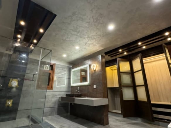 600 Yards house for sale in Phase 6 DHA Karachi