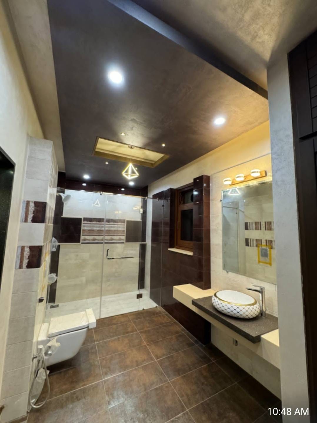 600 Yards house for sale in PHase DHA Karachi d 600 Yards house for sale in Phase 6 DHA Karachi