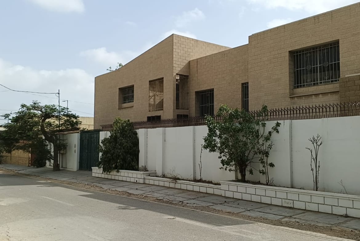 Corner house for sale in Phase 2 DHA Karachi