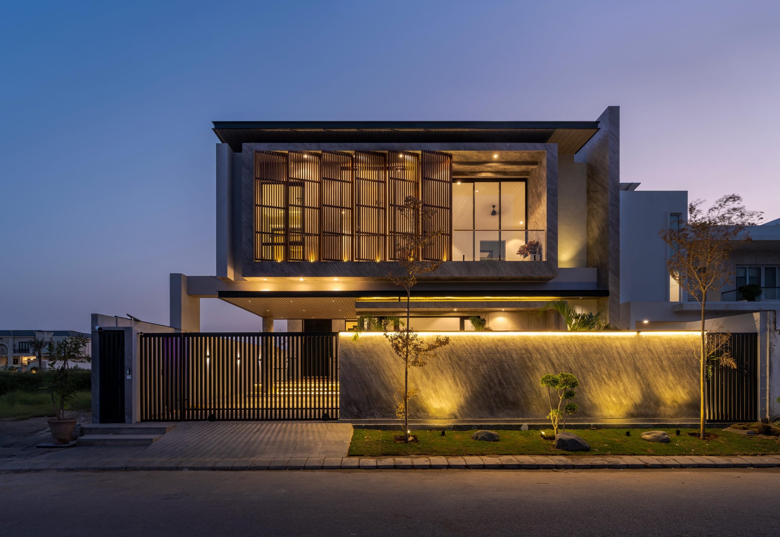 666 Yards luxurious house for sale in Phase 8 exterior view