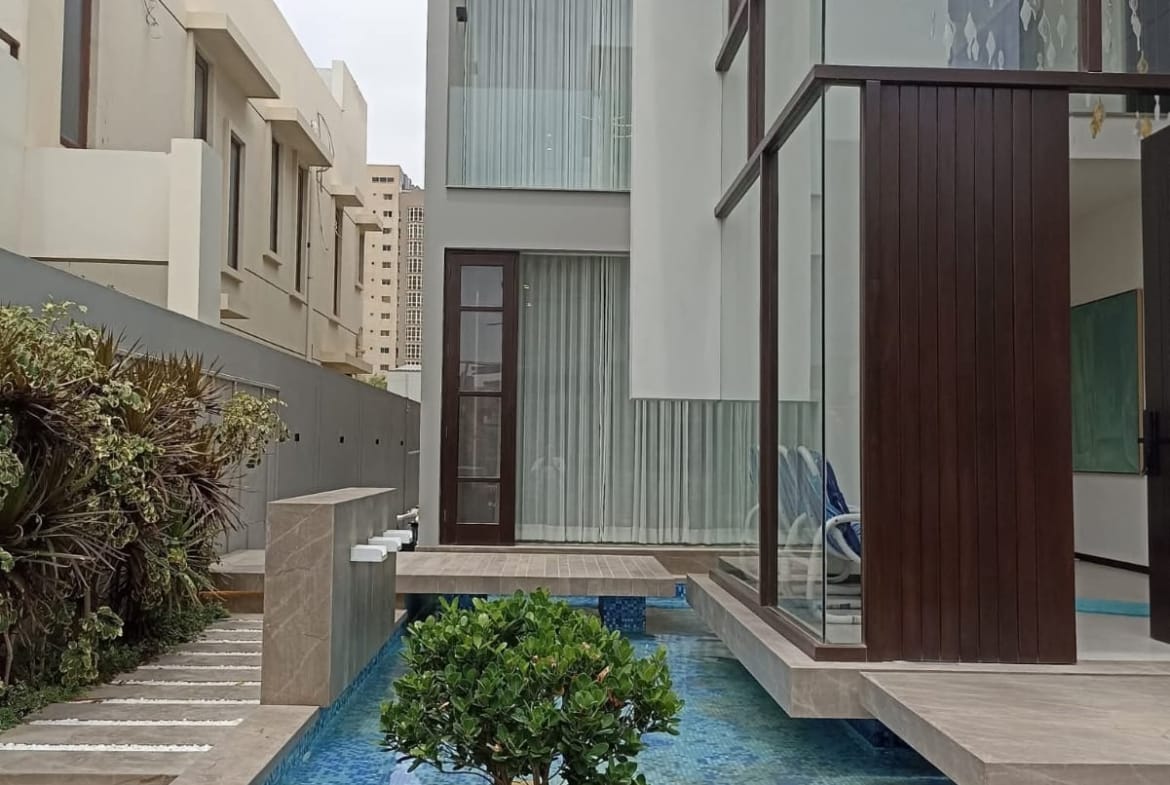 Modern 500 Yards Bungalow for Sale