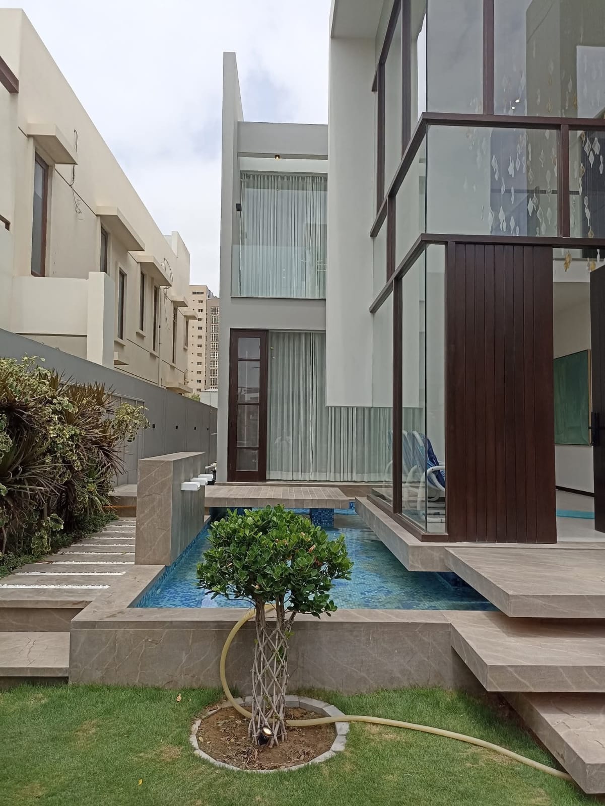 Modern 500 Yards Bungalow for Sale