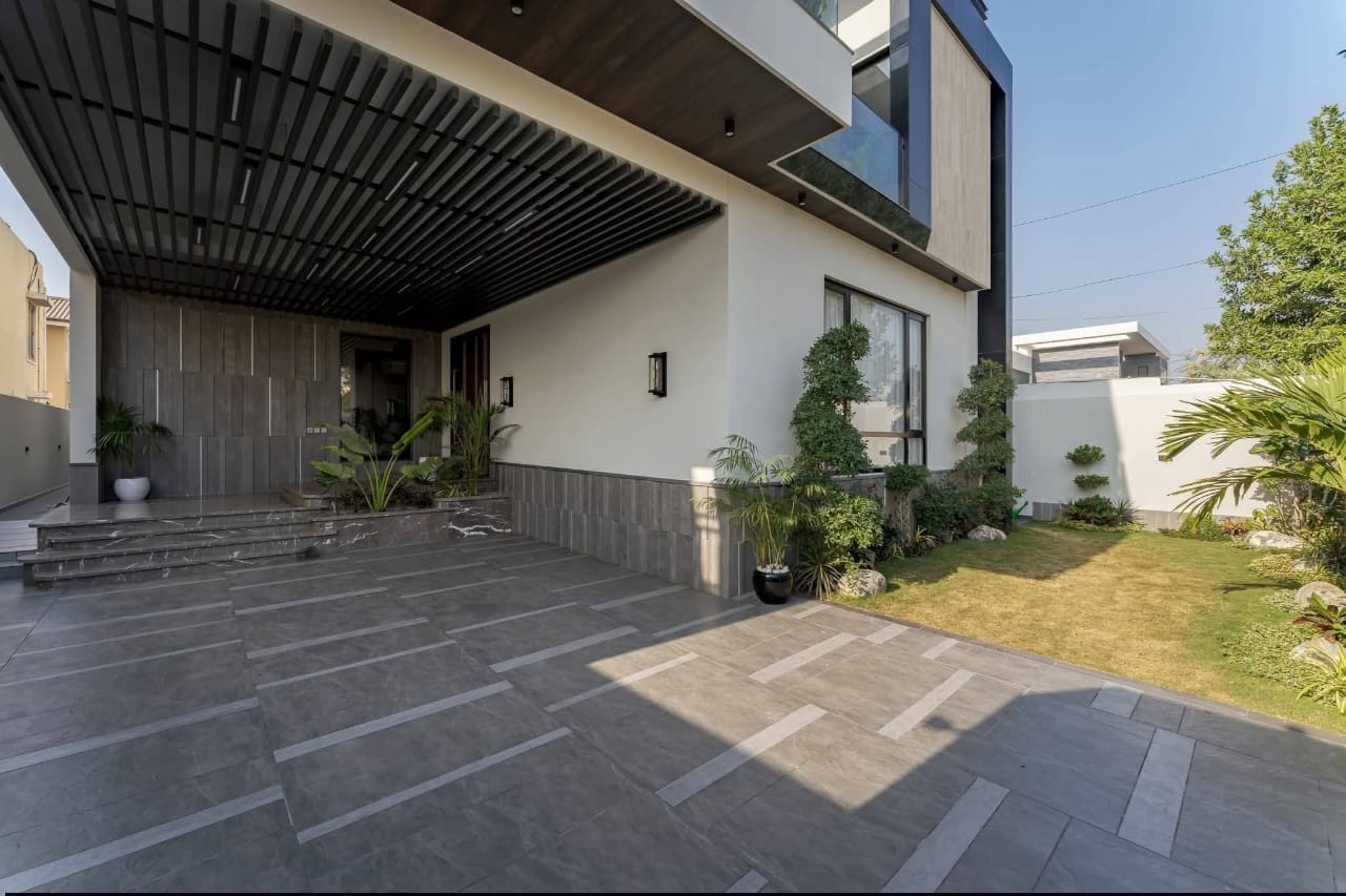 Luxurious bungalow for sale