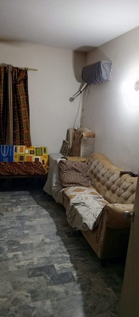 1,000 Sq Ft Apartment for Rent in Phase 5, DHA Karachi — property photo 4