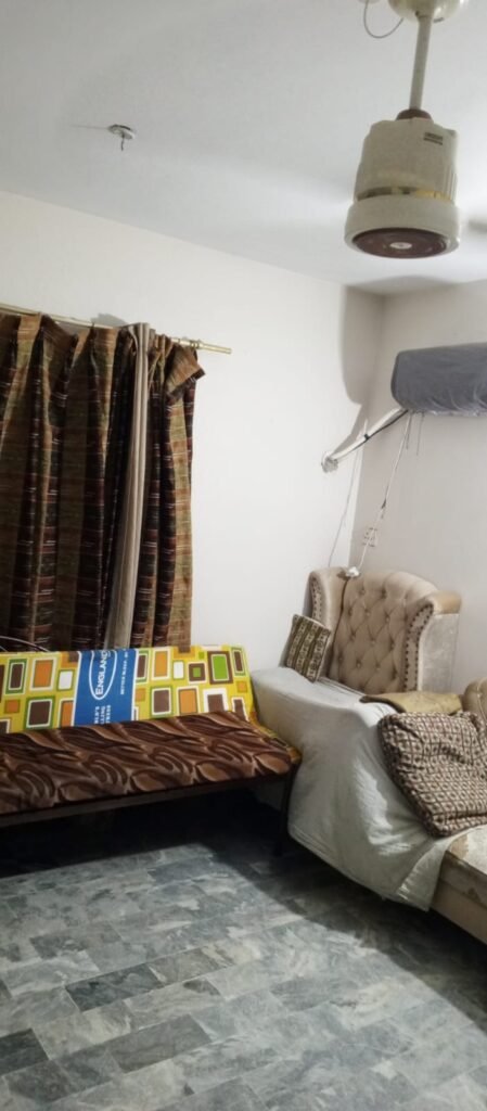 1,000 Sq Ft Apartment for Rent in Phase 5, DHA Karachi — property photo 3