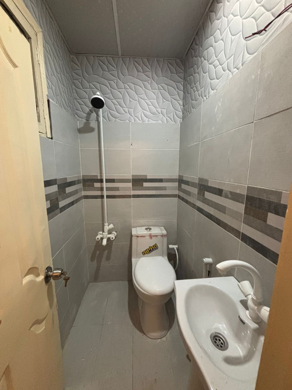 500 Sq Ft Apartment for Sale in Phase 6, DHA Karachi — property photo 2