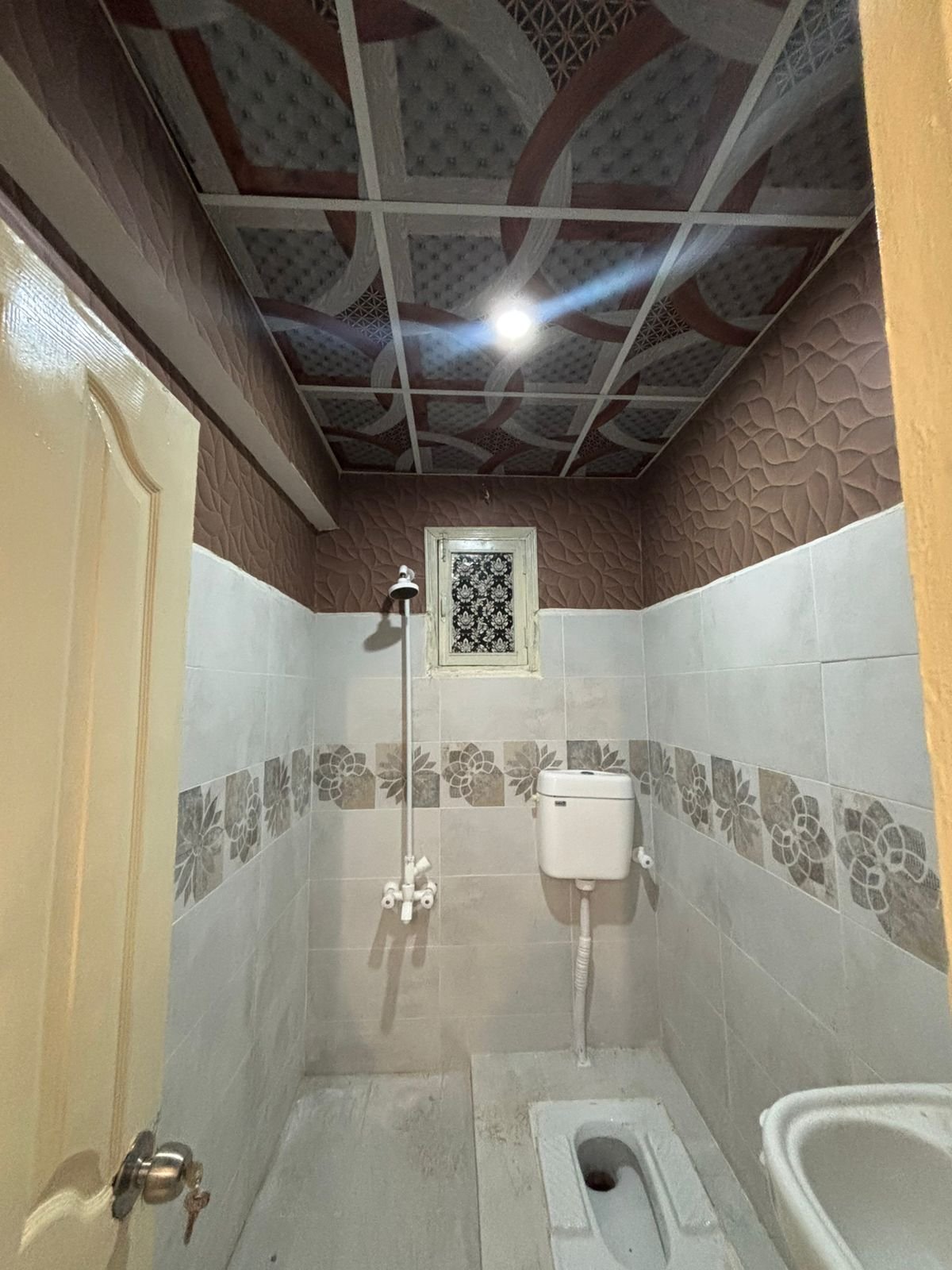 500 Sq Ft Apartment for Sale in Phase 6, DHA Karachi — property photo 3