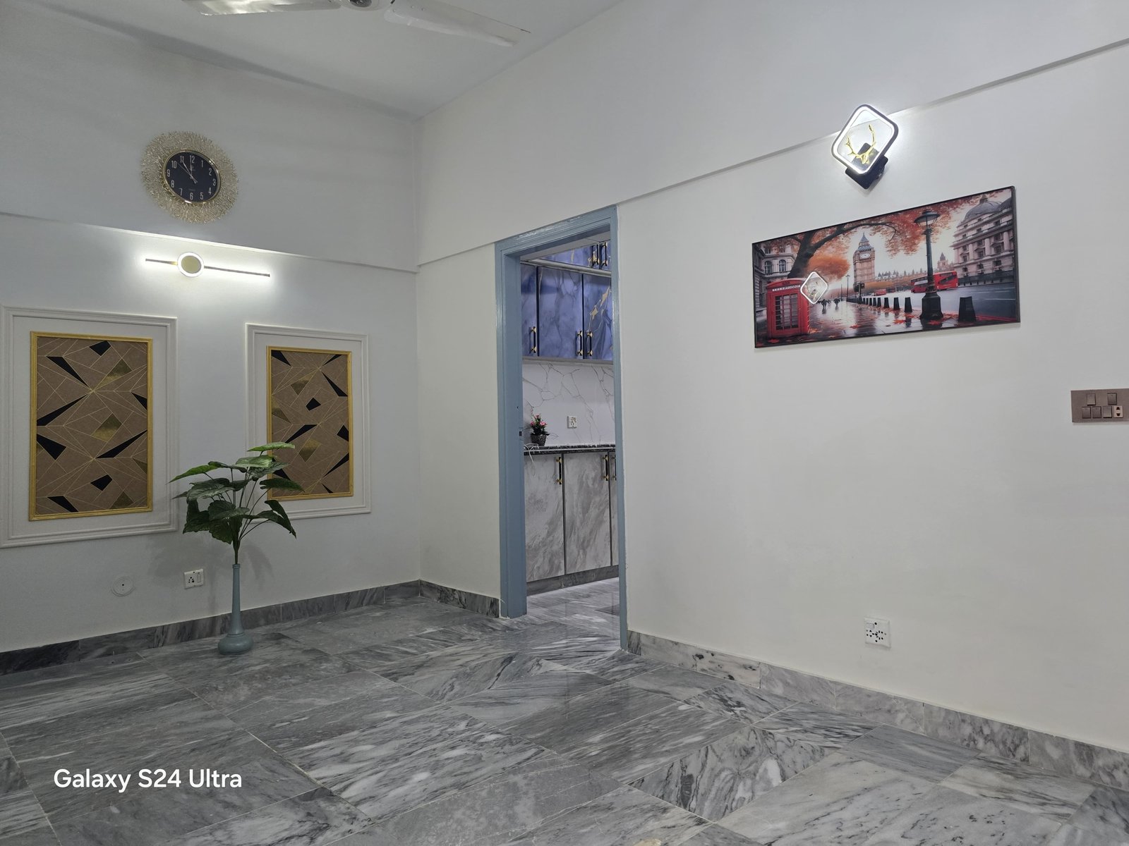 950 Sq Ft Apartment for Sale in Phase 6, DHA Karachi — property photo 4