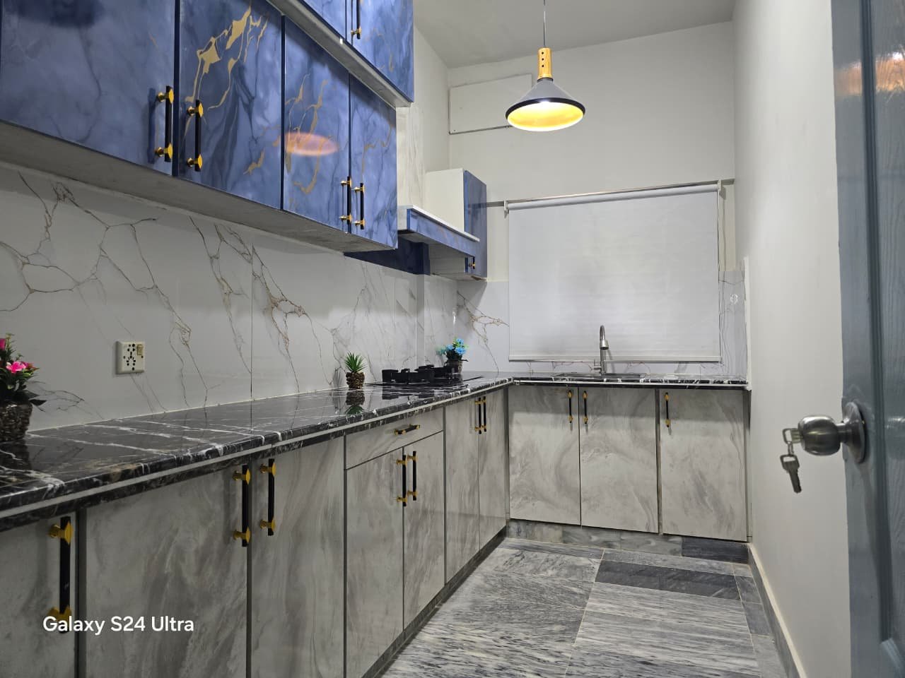 950 Sq Ft Apartment for Sale in Phase 6, DHA Karachi — property photo 2