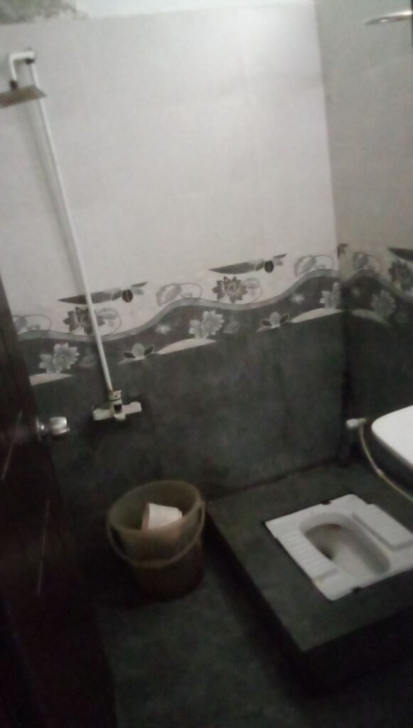 950 Sq Ft Apartment for Sale in Phase 6, DHA Karachi — property photo 5