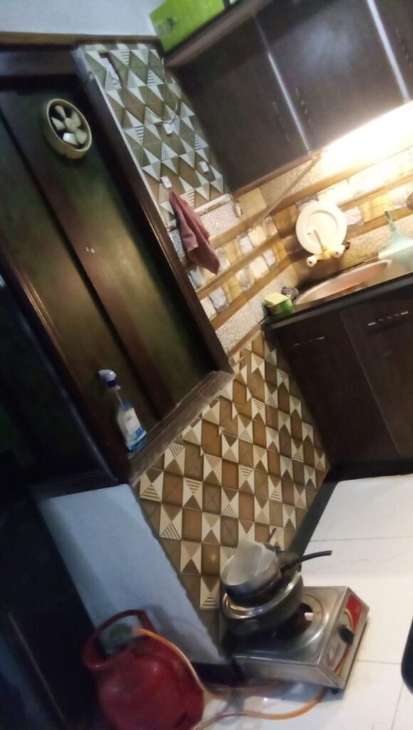 950 Sq Ft Apartment for Sale in Phase 6, DHA Karachi — property photo 4