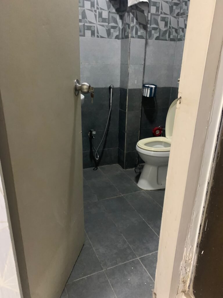 1,050 Sq Ft Apartment for Sale in Phase 6, DHA Karachi — property photo 2