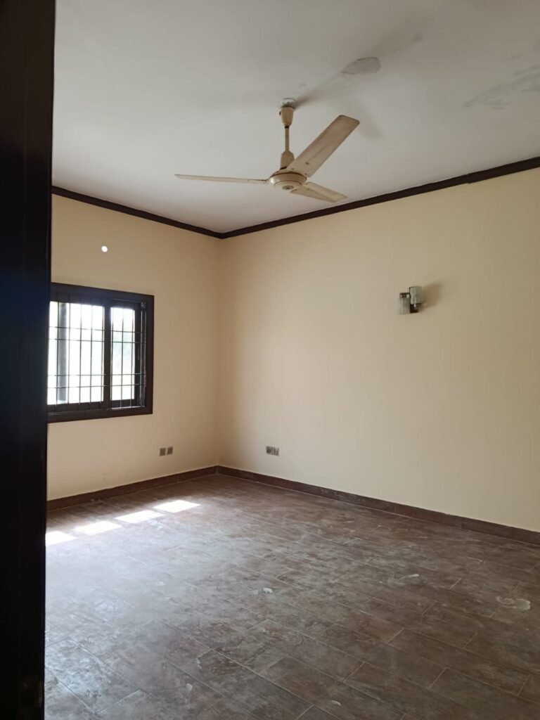 300 Sq Yards House for Rent in Phase 4, DHA Karachi — property photo 3