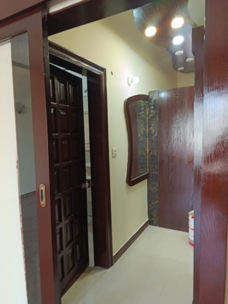 300 Sq Yards House for Rent in Phase 4, DHA Karachi — property photo 2