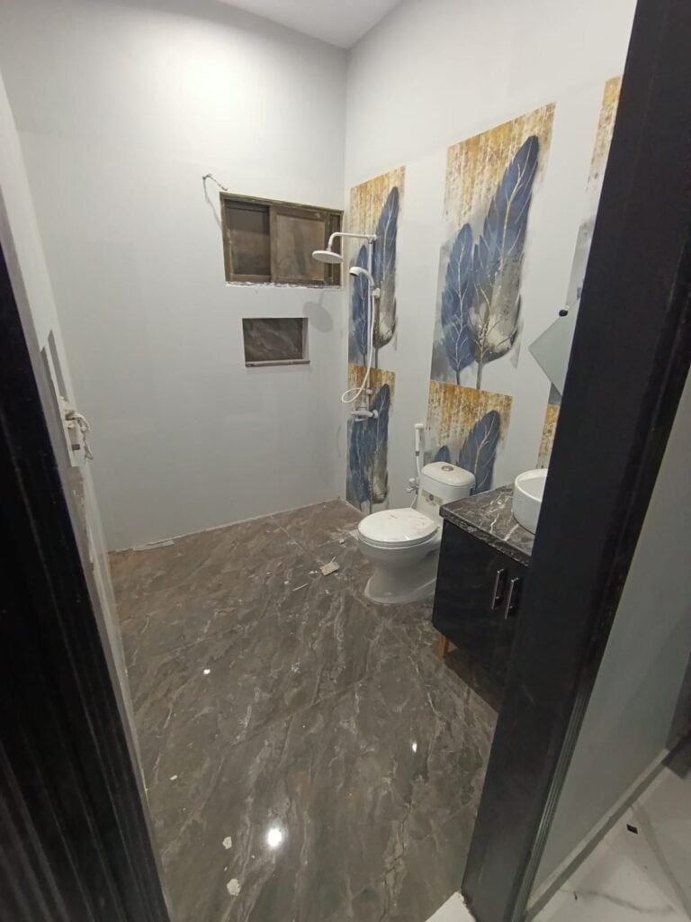 500 Sq Ft House for Rent in Phase 8, DHA Karachi — property photo 2