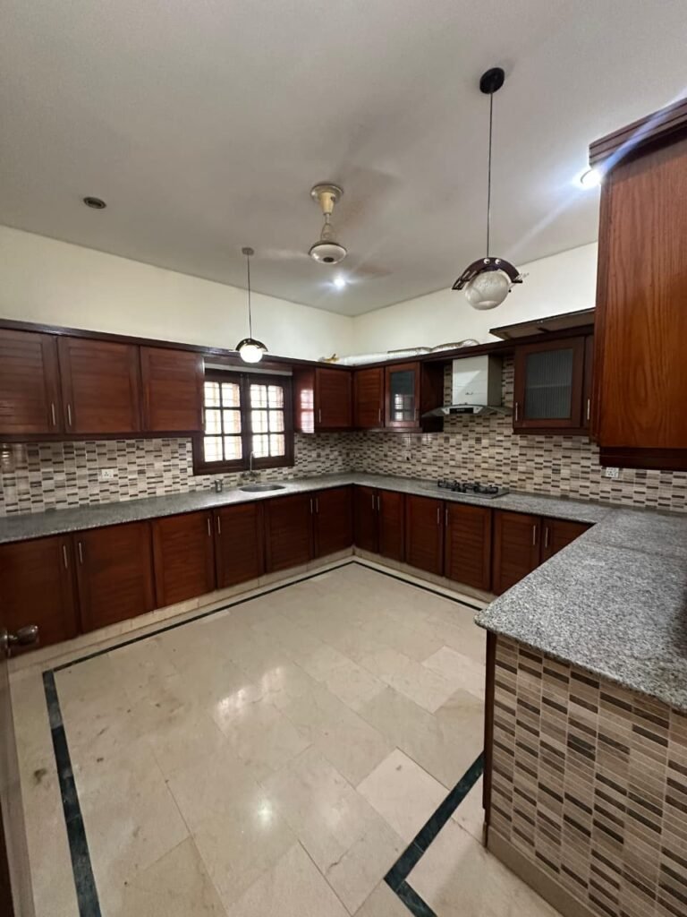 500 Sq Yards Portion for Rent in Phase 8, DHA Karachi — property photo 4