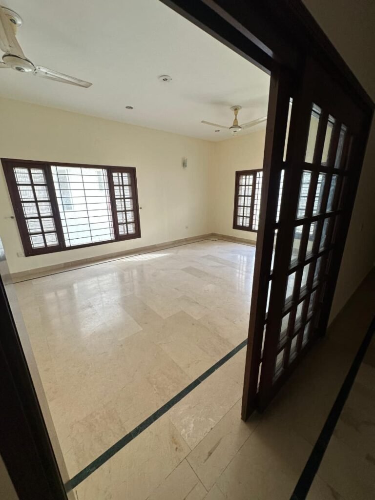 500 Sq Yards Portion for Rent in Phase 8, DHA Karachi — property photo 2