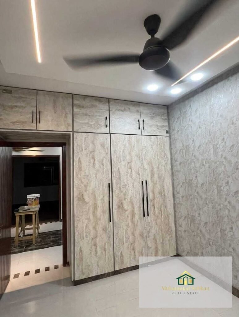 900 Sq Ft Apartment for Sale in Phase 7, DHA Karachi — property photo 2