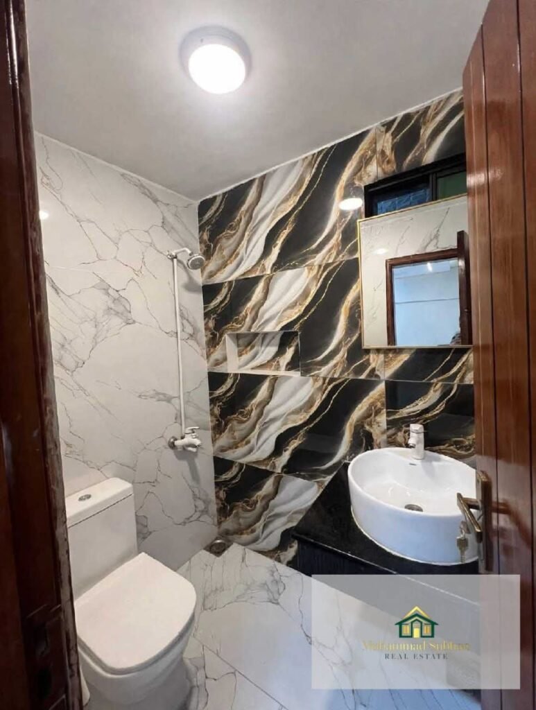 900 Sq Ft Apartment for Sale in Phase 7, DHA Karachi — property photo 5