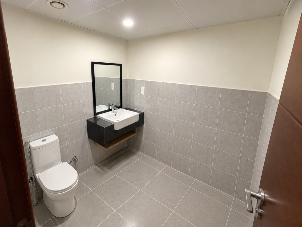 CHANCE DEAL | Spacious 4-Bedroom Apartment at Reef Tower 2, Emaar Oceanfront — property photo 3
