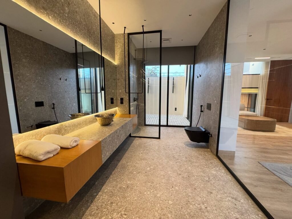 666 Sq Yards House for Sale in Phase 8, DHA Karachi — property photo 4