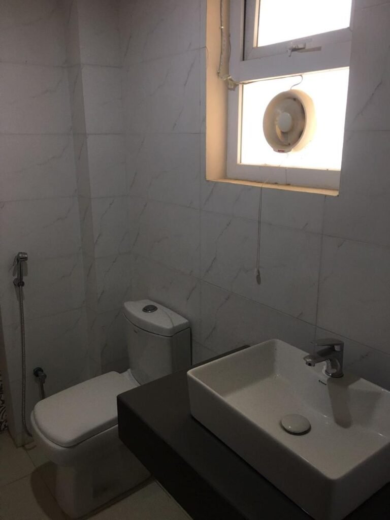 1,200 Sq Ft Apartment for Sale in Phase 4, DHA Karachi — property photo 2