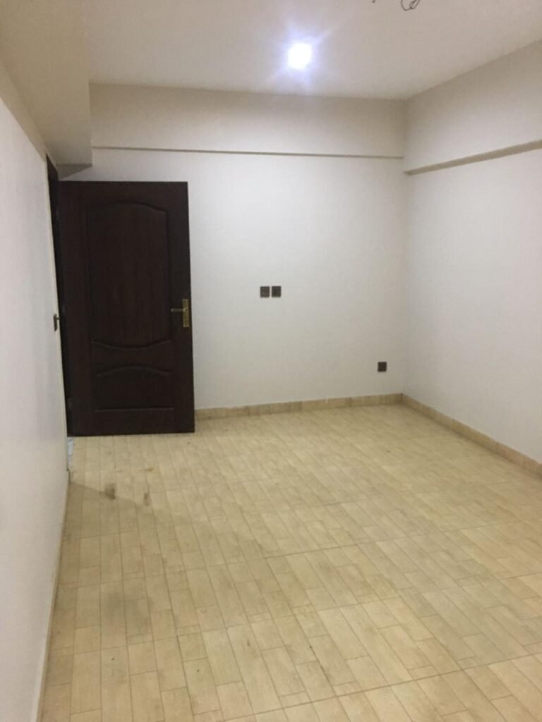 1,300 Sq Ft Apartment for Sale in Phase 4, DHA Karachi — property photo 4