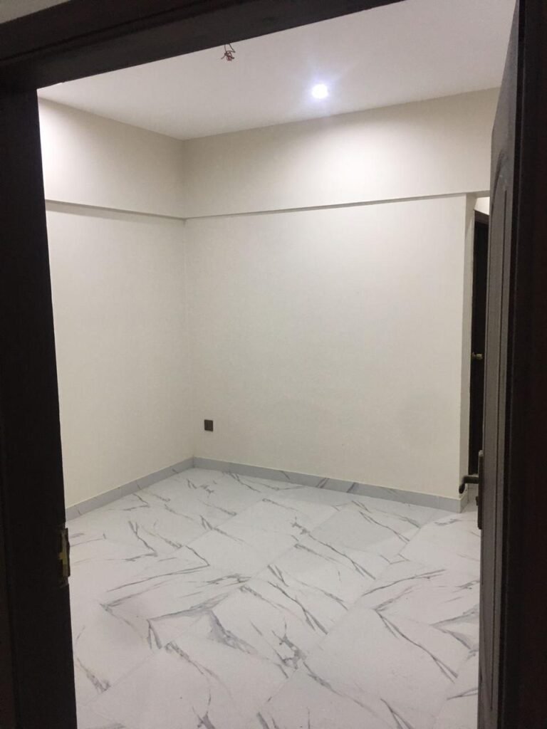 1,200 Sq Ft Apartment for Sale in Phase 4, DHA Karachi — property photo 3