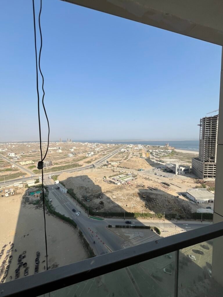 Chance Deal | 2-Bedroom Bouleward-Facing Apartment Panorama, Emaar Oceanfront, Karachi — property photo 2