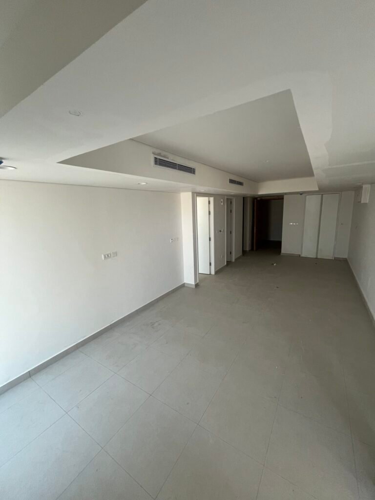 Exclusive Opportunity | Premium 1-Bedroom Apartment at Emaar Oceanfront — property photo 3