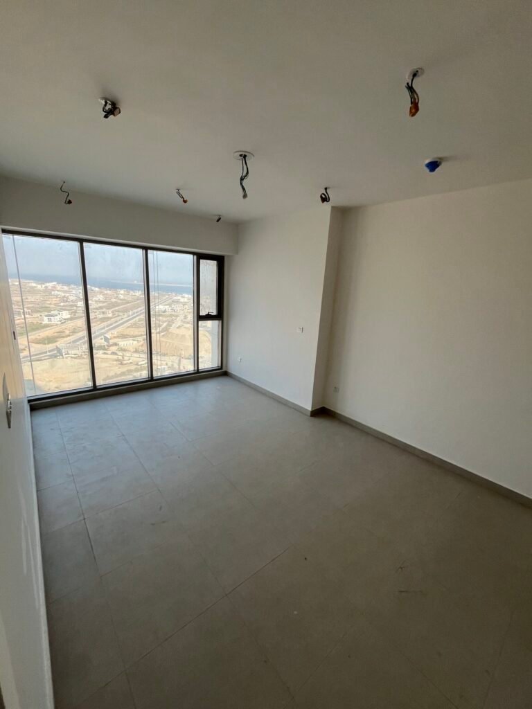 Exclusive Opportunity | Premium 1-Bedroom Apartment at Emaar Oceanfront — property photo 4