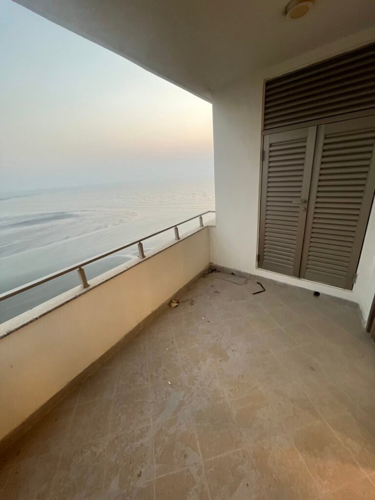 CHANCE DEAL | Spacious 3-Bedroom Apartment At Reef Tower 1, Emaar Oceanfront — property photo 4