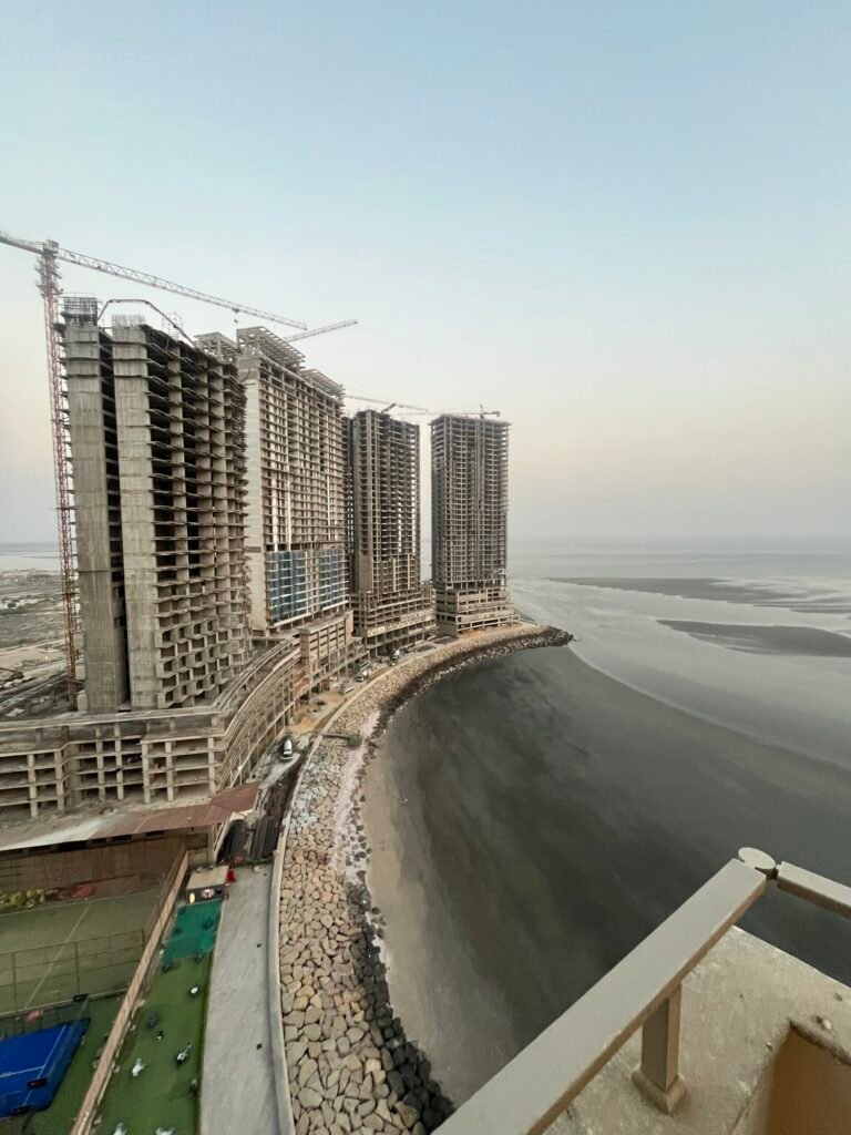 CHANCE DEAL | Spacious 3-Bedroom Apartment At Reef Tower 1, Emaar Oceanfront — property photo 3