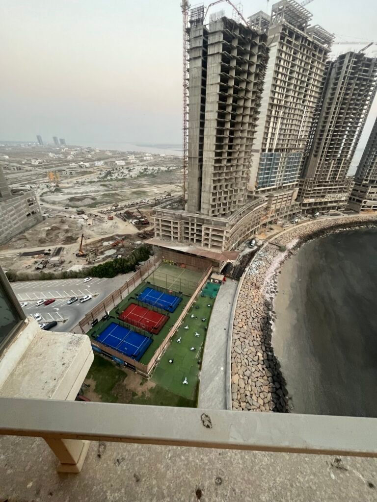 CHANCE DEAL | Spacious 3-Bedroom Apartment At Reef Tower 1, Emaar Oceanfront — property photo 2