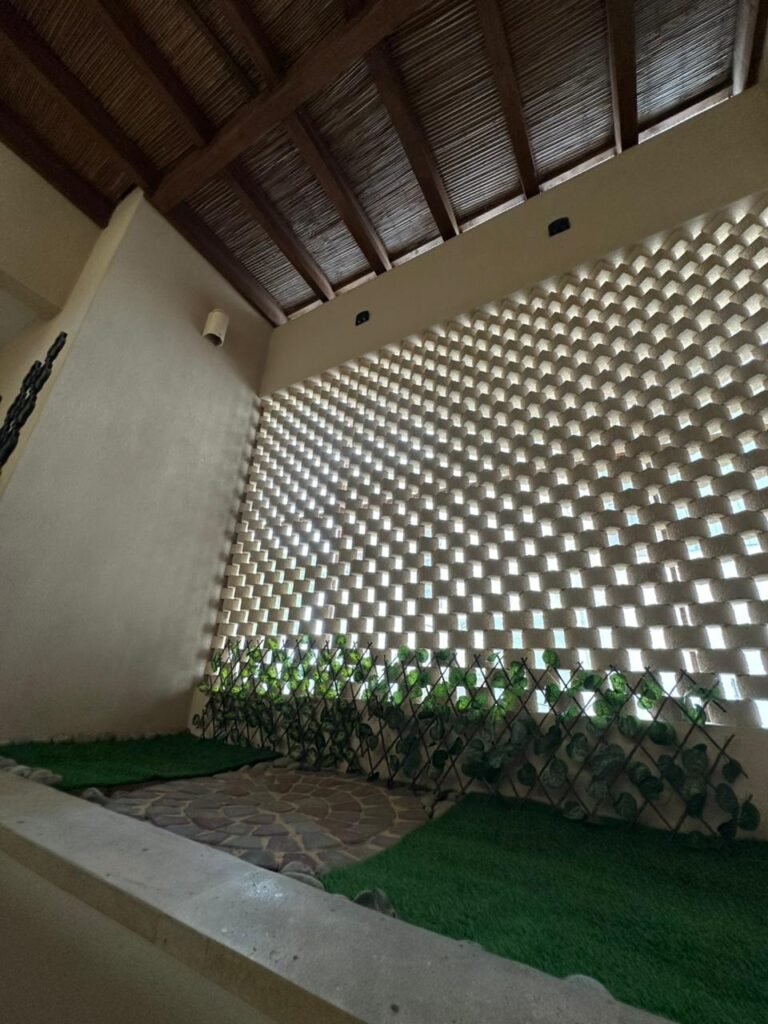 600 Sq Yards House for Sale in Phase 8, DHA Karachi — property photo 2